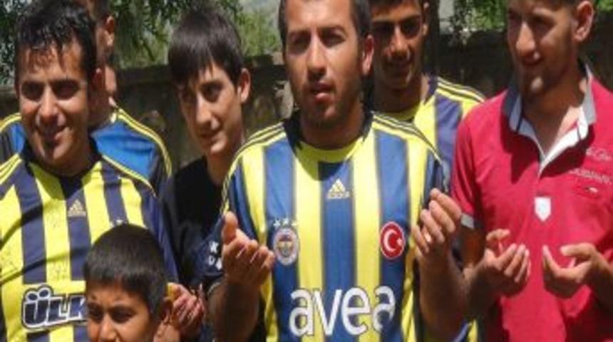 Batmanlılar Fenerbahçe'nin Başarısı Için Türbede Dua Etti