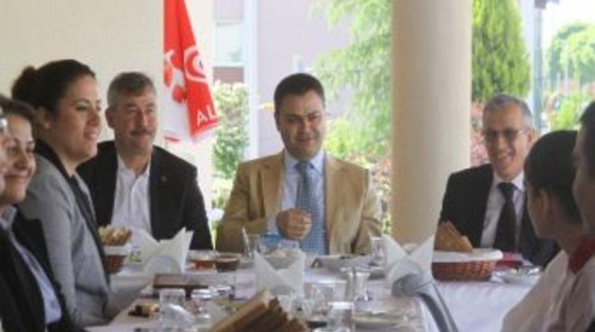 Devlet Memurları Eğitimden Ge&ccedil;ti