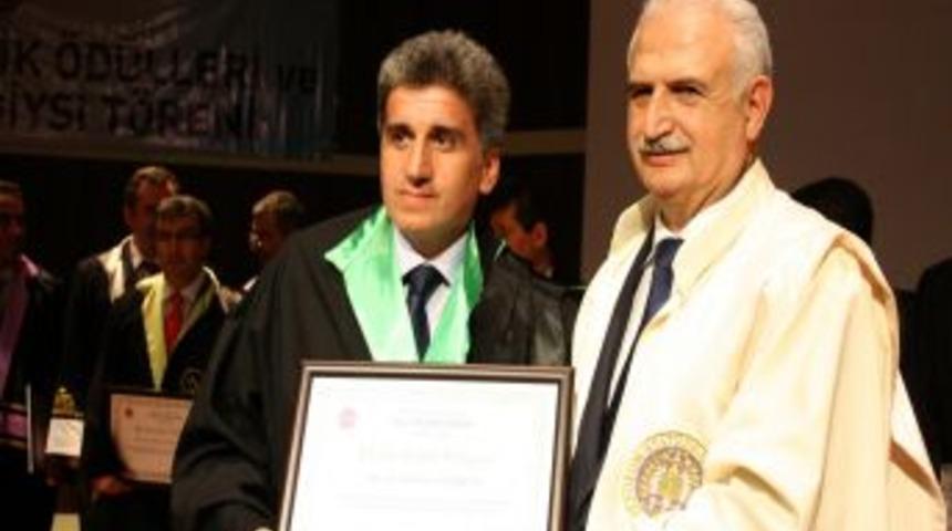 A&Uuml;, 56 Akademisyene Bilimsel Teşvik &Ouml;d&uuml;l&uuml; Verdi