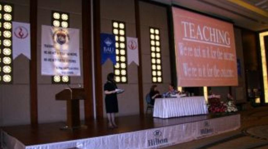 Bursa'da İngilizce Eğitimi Masaya Yatırıldı