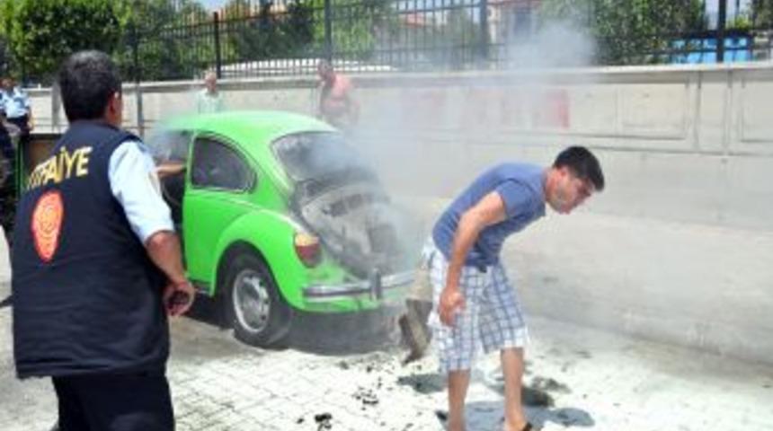 Fethiye&rsquo;de Seyir Halindeki Otomobilde Yangın &Ccedil;ıktı