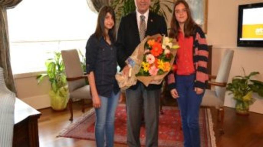 Dev &Ouml;ğrenciler, Vali Daş&ouml;z İle R&ouml;portaj Yaptı