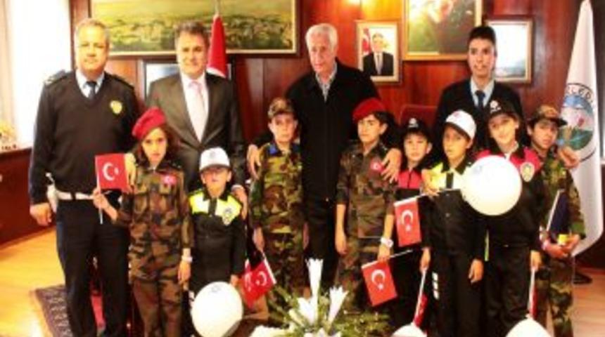 Minik Trafik&ccedil;ilerden Başkan Dede'ye Ziyaret