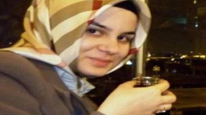 Bursa'da Kalbine Yenilen &Uuml;niversite &Ouml;ğrencisi Gen&ccedil; Kız Giresun'da Son Yolculuğuna Uğurlandı