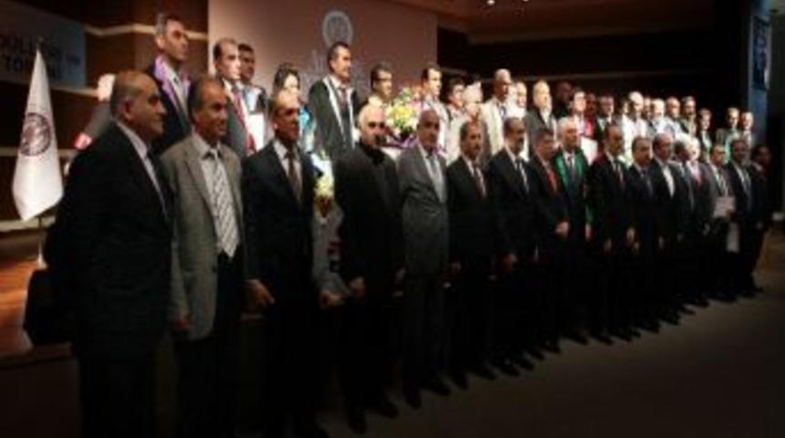 Atat&uuml;rk &Uuml;niversitesi&rsquo;nde &ldquo;bilimsel Teşvik &Ouml;d&uuml;lleri Ve Akademik Giysi T&ouml;reni&rdquo;