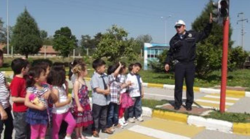 Erbaa'da Trafik Eğitim Merkezi &Ccedil;ocukları Eğlendirerek &Ouml;ğretiyor