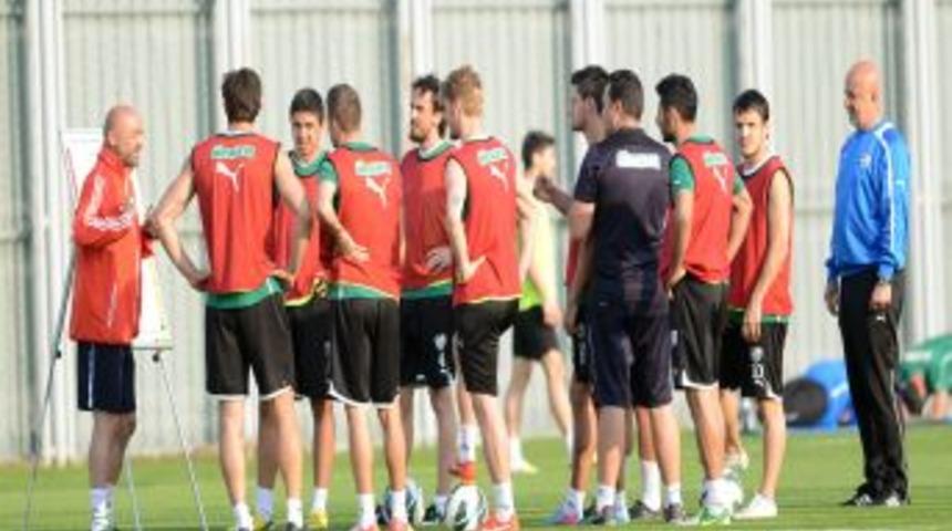 Orduspor Ma&ccedil;ına Hazırlanan Bursaspor'a Minikler Moral Verdi
