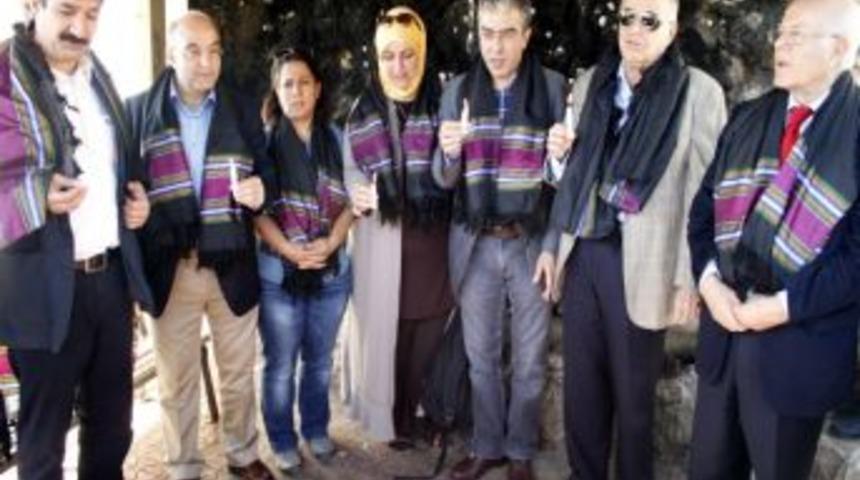 Akil İnsanlar Heyeti Tunceli&rsquo;de Barış İ&ccedil;in Mum Yaktı