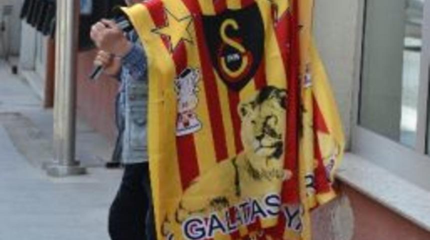Galatasaray Bayrakları Yok Satıyor