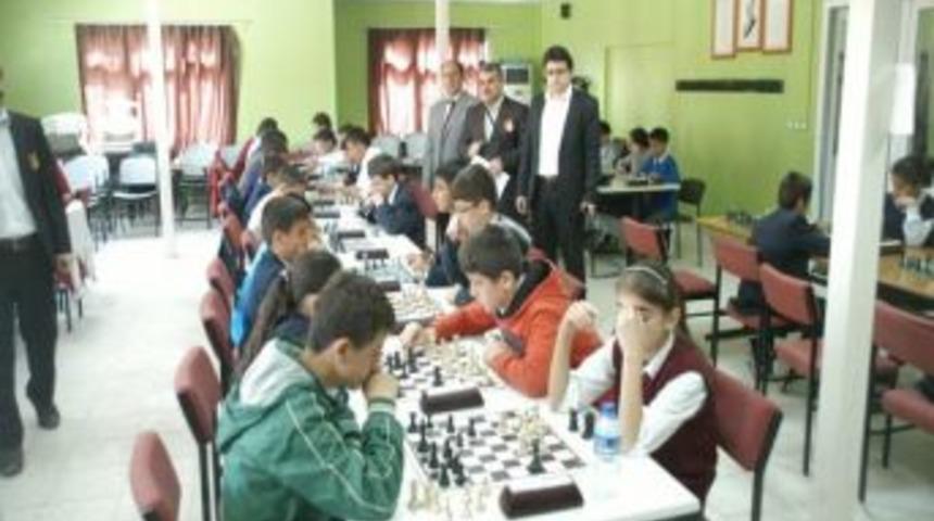 Orhanelinde Satran&ccedil; Turnuvası D&uuml;zenledi