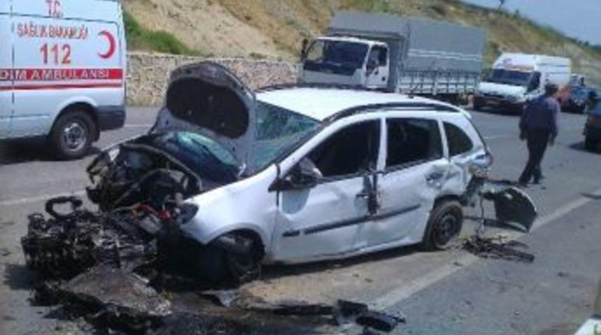 Hastane D&ouml;n&uuml;ş&uuml; Kaza Yapan Baba Oğul Yeniden Hastaneye Kaldırıldı