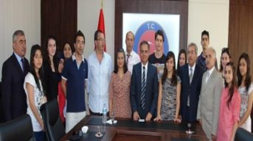 İngiltere Ve Portekizli &Ouml;ğrenciler, Kilis Valisi Tapsız&rsquo;a Ziyarette Bulundular