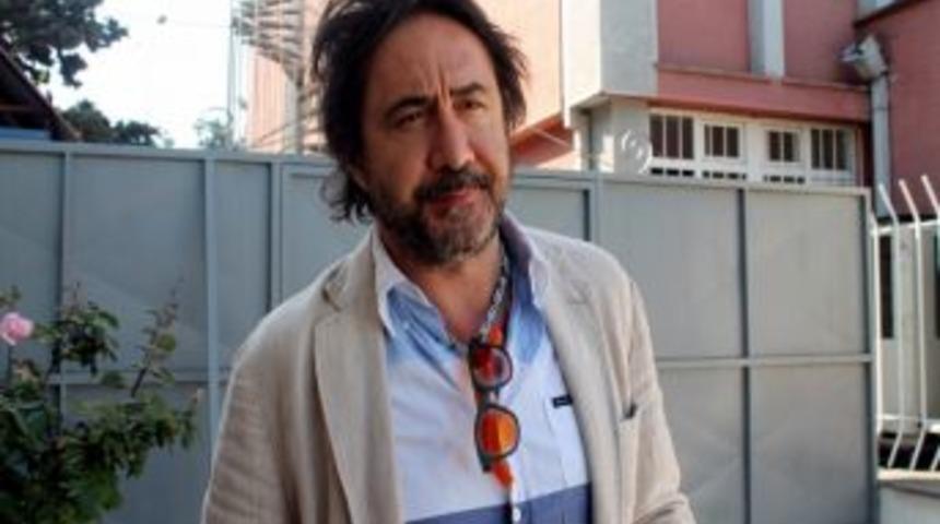 Yalan D&uuml;nya'nın &Uuml;nl&uuml; Oyuncusu Hakan Meri&ccedil;lileler'den Tiyatro Yorumu