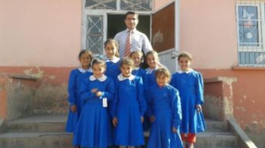 Nihat Tecdelioğlu Ortaokulu&rsquo;ndan Kıyafet Yardımı