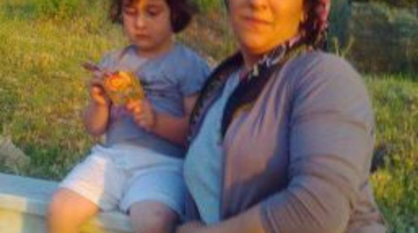 12 G&uuml;nd&uuml;r Kayıp Olan Eşi Ve Kızından Haber Alamıyor