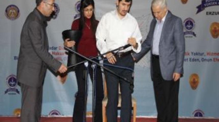 G&ouml;rme Engelli Bilal G&ouml;regen'den Polis Adaylarına Konser