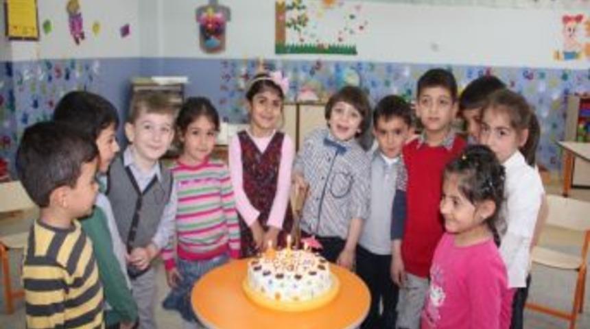 Miniklerin Doğum G&uuml;n&uuml; Mutluluğu