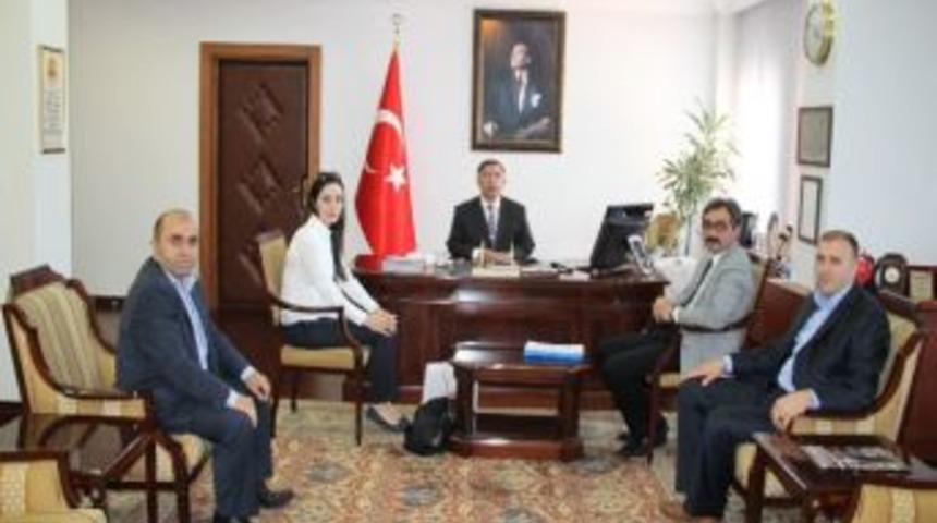 D&uuml;zce İgm Başkanı Ve İstanbullu İşadamları Vali Yılmaz&rsquo;ı Ziyaret Etti