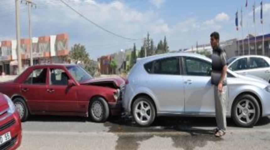 Kızıltepe'de Trafik Kazası: 1 &Ouml;l&uuml;, 3 Yaralı