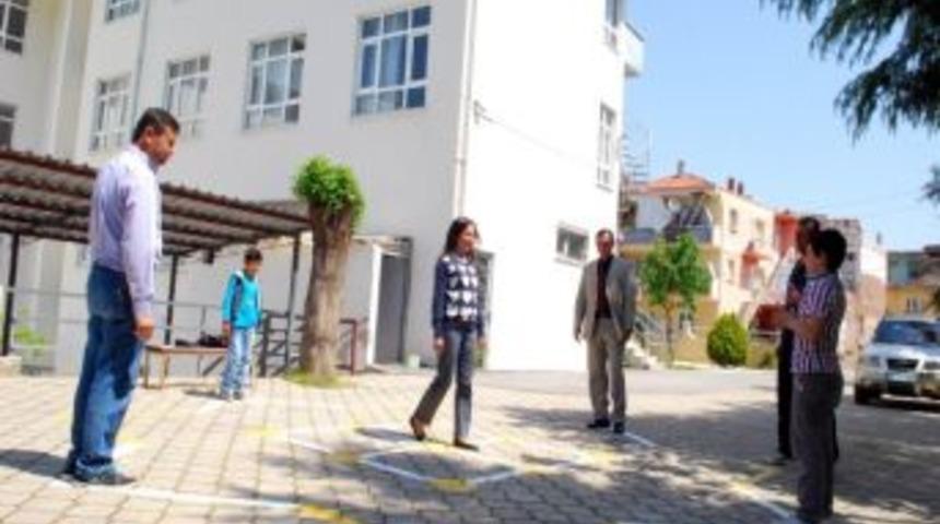 Fedakar &Ouml;ğretmen