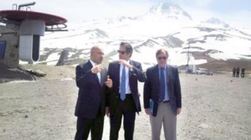 Yunan Ve Macar B&uuml;y&uuml;kel&ccedil;ileri Erciyes&rsquo;e Hayran Kaldı