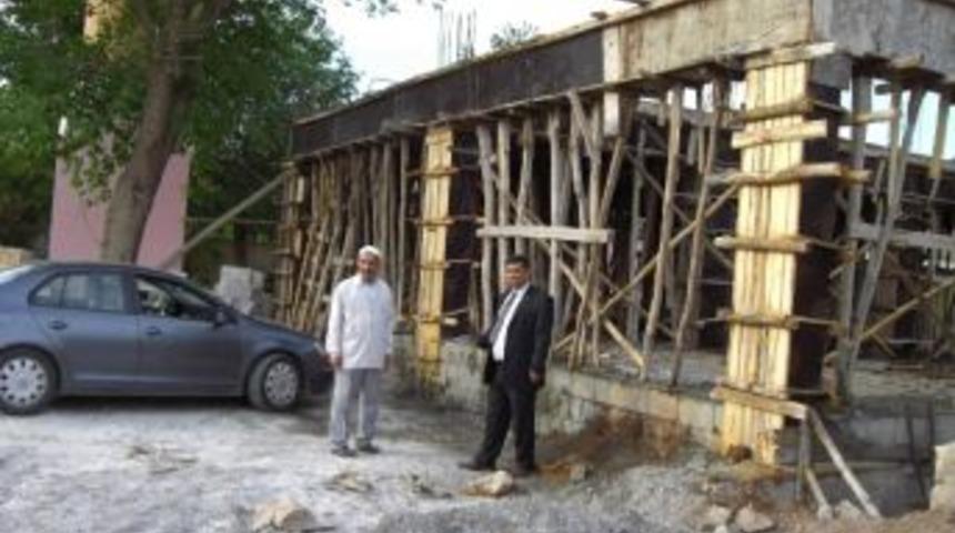 M&uuml;ft&uuml; Sevin&ccedil; Cami İnşaatını İnceledi