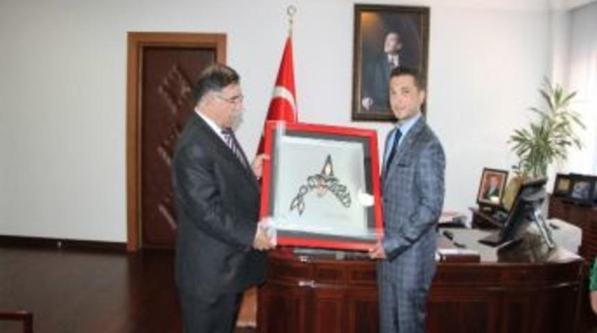 Vali Yılmaz, D&uuml;zce Gen&ccedil; M&uuml;siad Derneğini Ağırladı