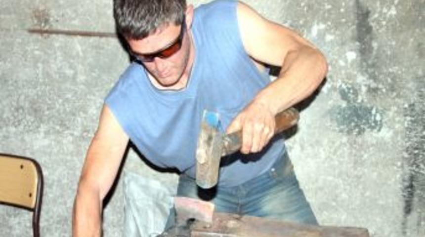 100 Yıllık Ata Mesleğini Yaşatmaya Çalışıyor