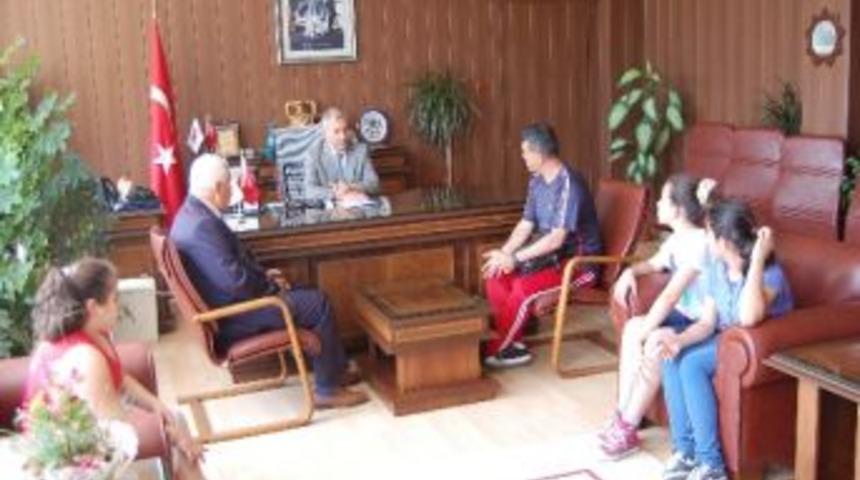 Kız Basketbol Takımından G&uuml;l'e Ziyaret