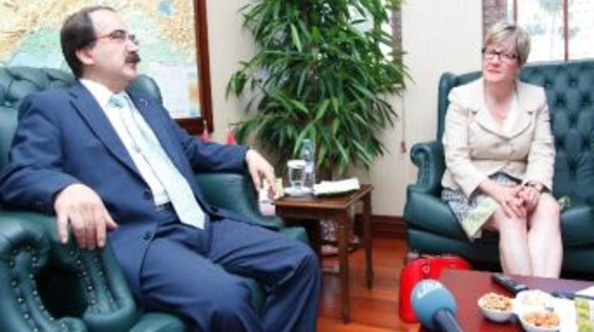 Vali Coş'tan B&uuml;y&uuml;kel&ccedil;iye Şok Yanıt