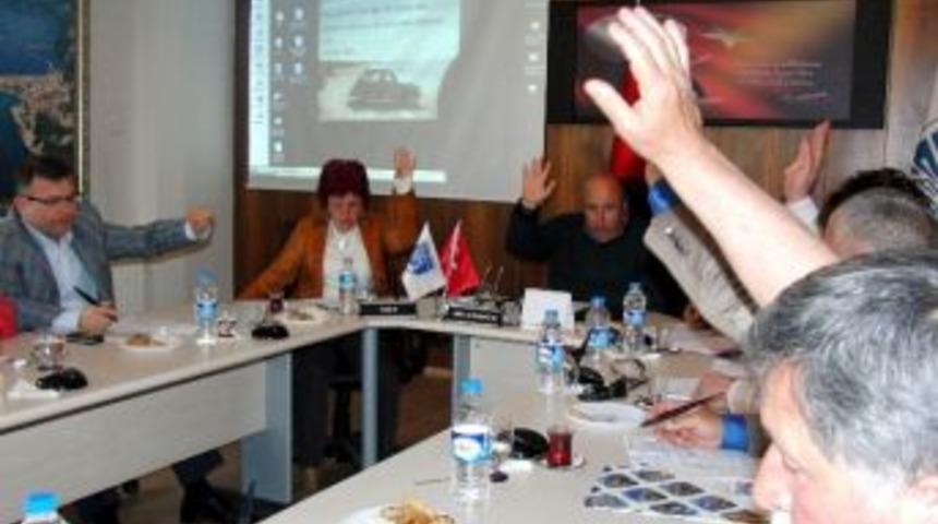 Belediye Meclisi&rsquo;nde &Ouml;nce Tartıştılar Sonra Uzlaştılar