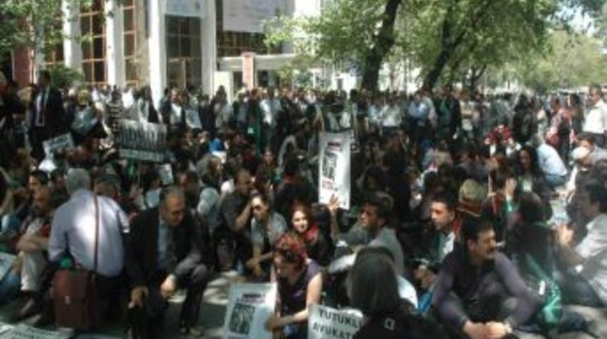 Avukatlar C&uuml;ppeleriyle Adalet Bakanlığı'na Y&uuml;r&uuml;d&uuml;