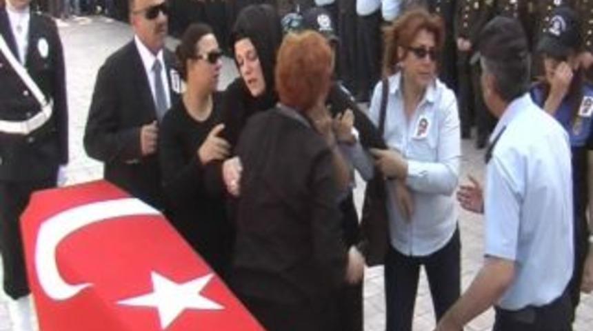 Urfa şehidini uğurladı