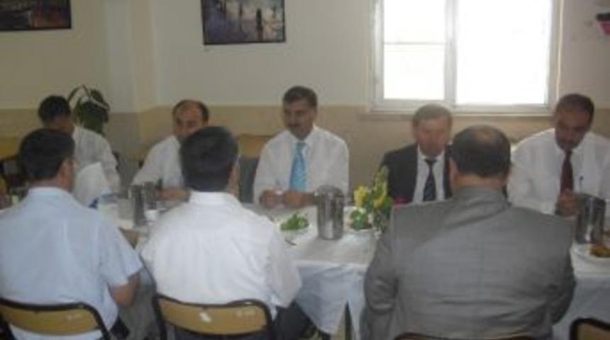 İlahiyat Fak&uuml;ltesi Dekanı T&uuml;rer, Anadolu İmam Hatip Lisesi'ne Ziyaret