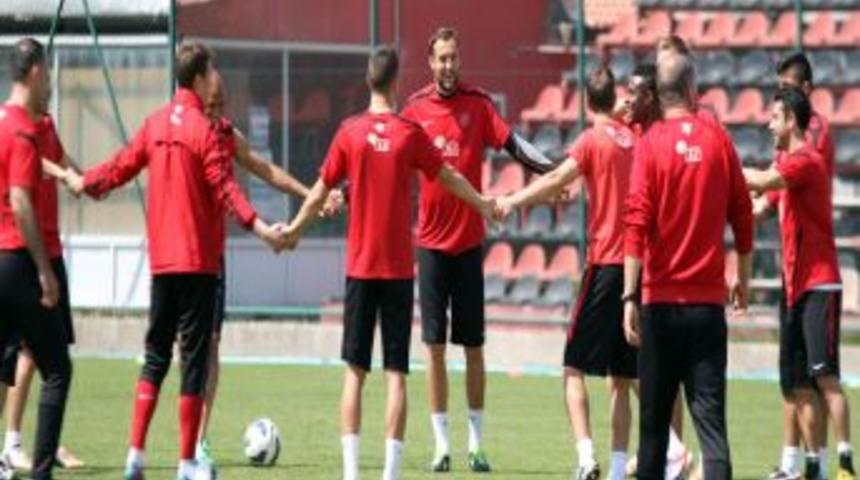 Eskişehirspor, Beşiktaş Ma&ccedil;ına Tam Kadro Hazırlanıyor