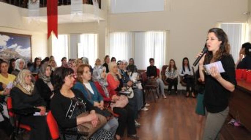 Mardinli Kadınlara 'İletişim Ve Etkili Yaşam' Semineri