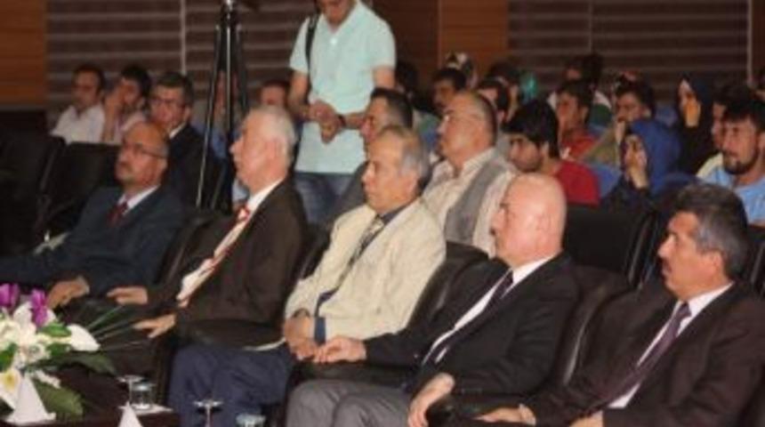 Avni &Ouml;zg&uuml;rel, S&uuml;'de Konferansa Katıldı