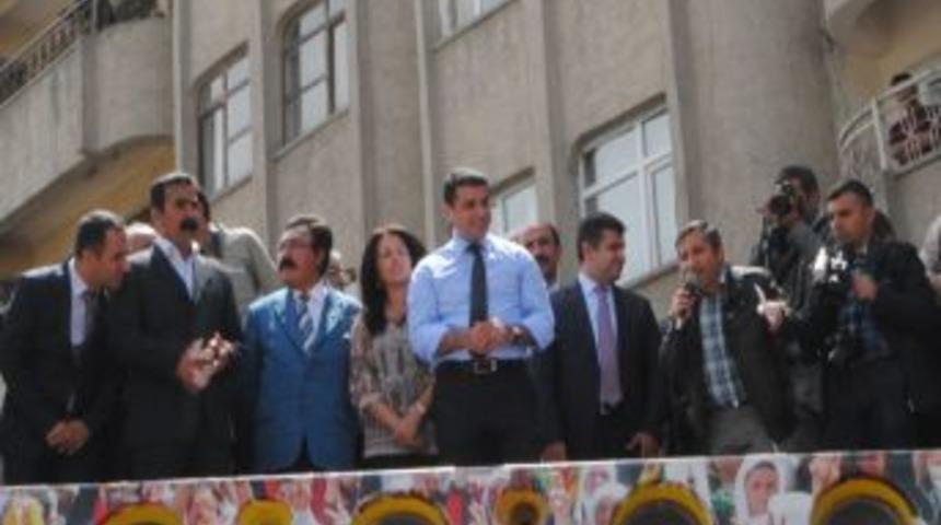 Demirtaş: Analar Dağlarda Artık Evlatlarının Cenazesini Değil &Ccedil;i&ccedil;ek Toplayacak