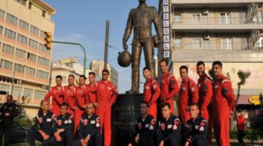 T&uuml;rk Yıldızları, Kıbrıs Şehidi Cengiz Topel&rsquo;i Unutmadı