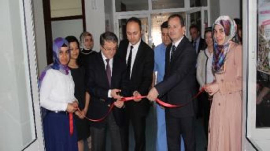 &Uuml;niversite &Ouml;ğrencilerinden &ldquo;iyi Bir Kitap İnsana Can Veren Kandır&rdquo; Projesi ,-proje Kapsamında Oluşturulan K&uuml;t&uuml;phane T&ouml;renle Hizmete A&ccedil;ıldı