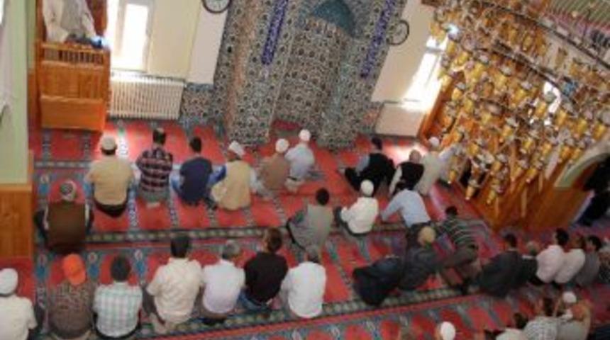 İmam Hutbeden Veda Etti