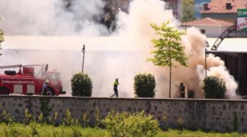 Seyir Halindeki Minibüs Alev Alev Yandı