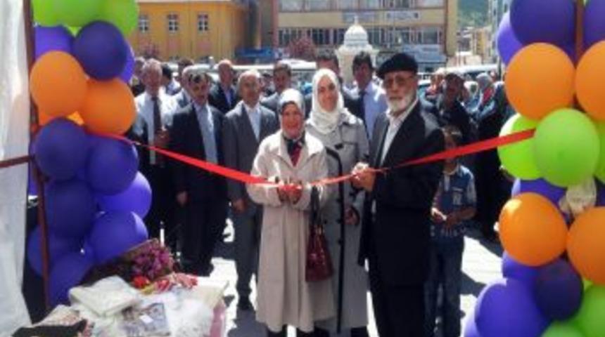 Umut Derneği&rsquo;nden &Ouml;ğrenciler Yararına Kermes