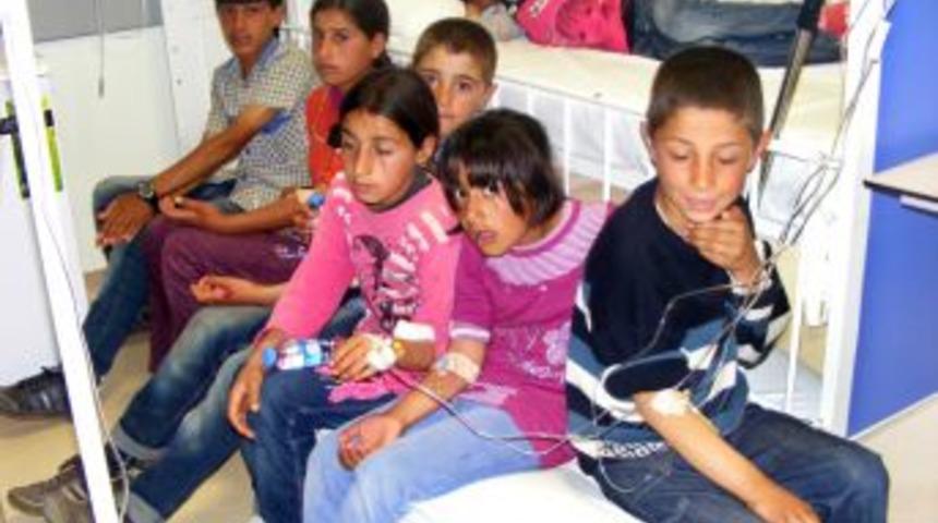 142 &Ouml;ğrenci Yediği Yemekten Zehirlendi