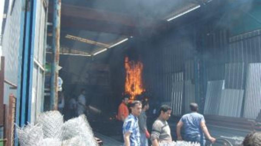 İtfaiye Yetmeyince Esnaf Yangını T&uuml;ple S&ouml;nd&uuml;rd&uuml;