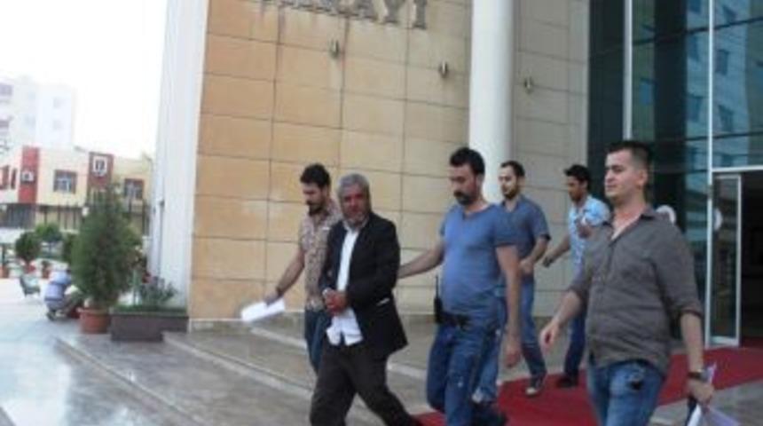 Cemaatin Parasını &Ccedil;alan Şahsı Lin&ccedil;ten Polis Kurtardı