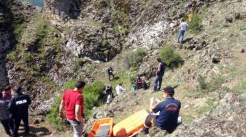 Artvin'de Bir Hafta &Ouml;nce Kaybolan Gencin Cesedi Bulundu