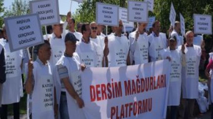 TBMM &Ouml;n&uuml;nde &lsquo;kefenli&rsquo; Protesto