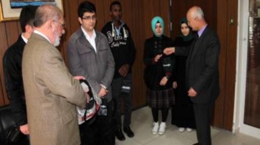 Din G&ouml;revlileri Derneği Başarılı &Ouml;ğrencileri &Ouml;d&uuml;llendirdi