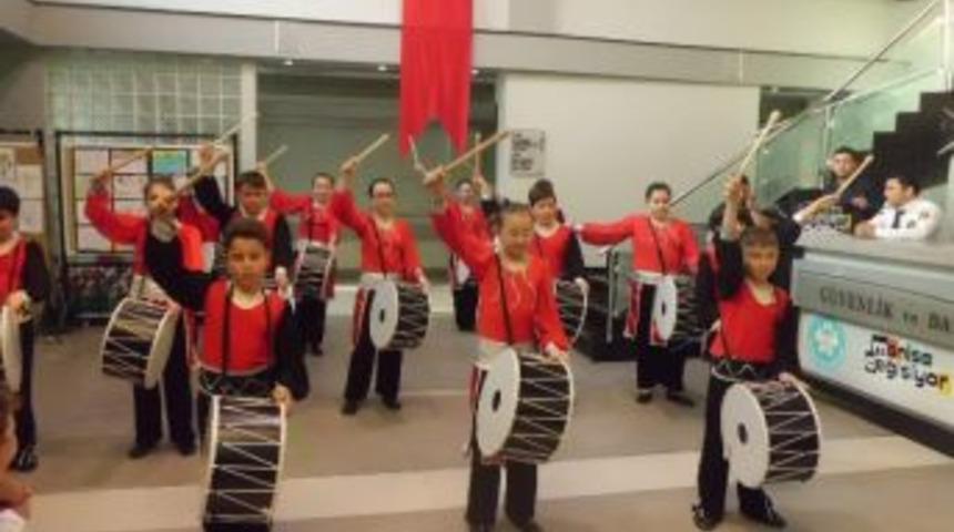 &Uuml;lkem Koleji &Ouml;ğrencilerinden Resim Sergisi